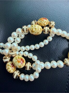 Pearl Bead Necklace with Floral Porcelain Accents - White